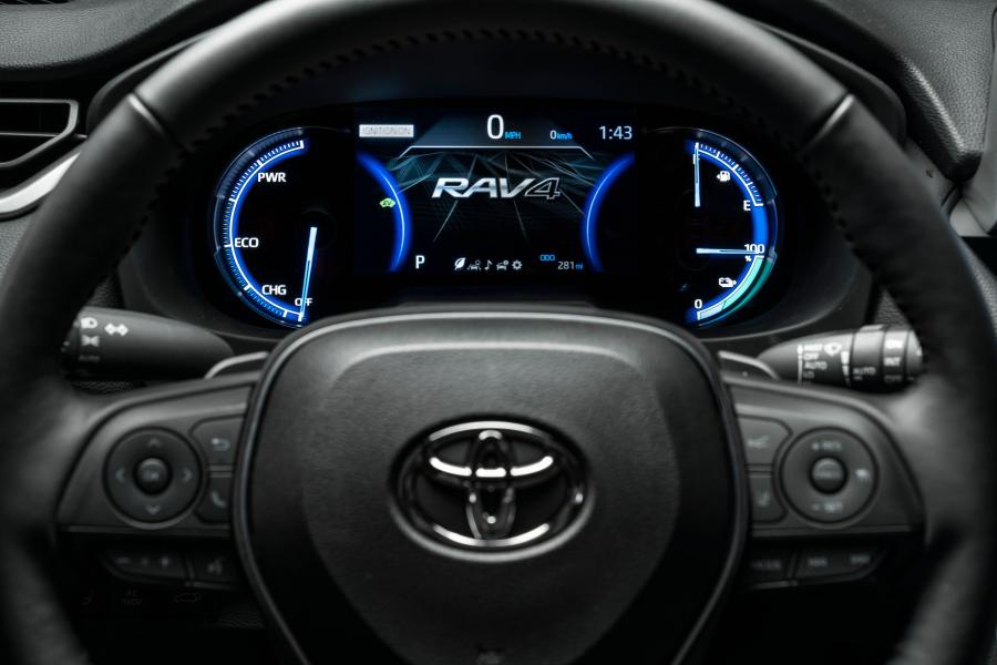 Панель приборов Toyota RAV4 Prime 2020 года  (NA) (фото 17 из 41)
